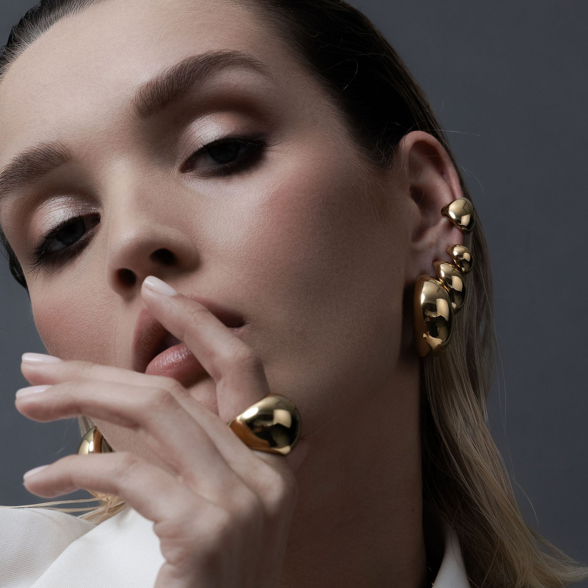 Dynamic Hoop Earrings in 14k gold-plated stainless steel | Silk & Steel Jewellery