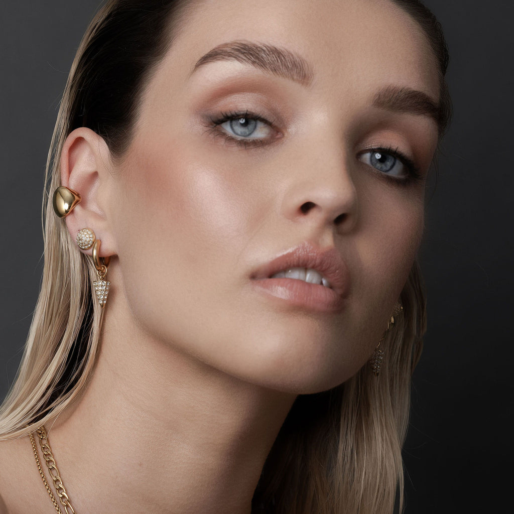Dynamic Chunky Ear Cuff in 14k gold-plated stainless steel | Silk & Steel Jewellery