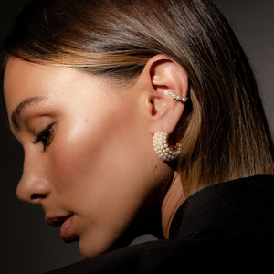 Silk & Steel Hera hoop earrings with pearls in 14k gold-plated stainless steel.