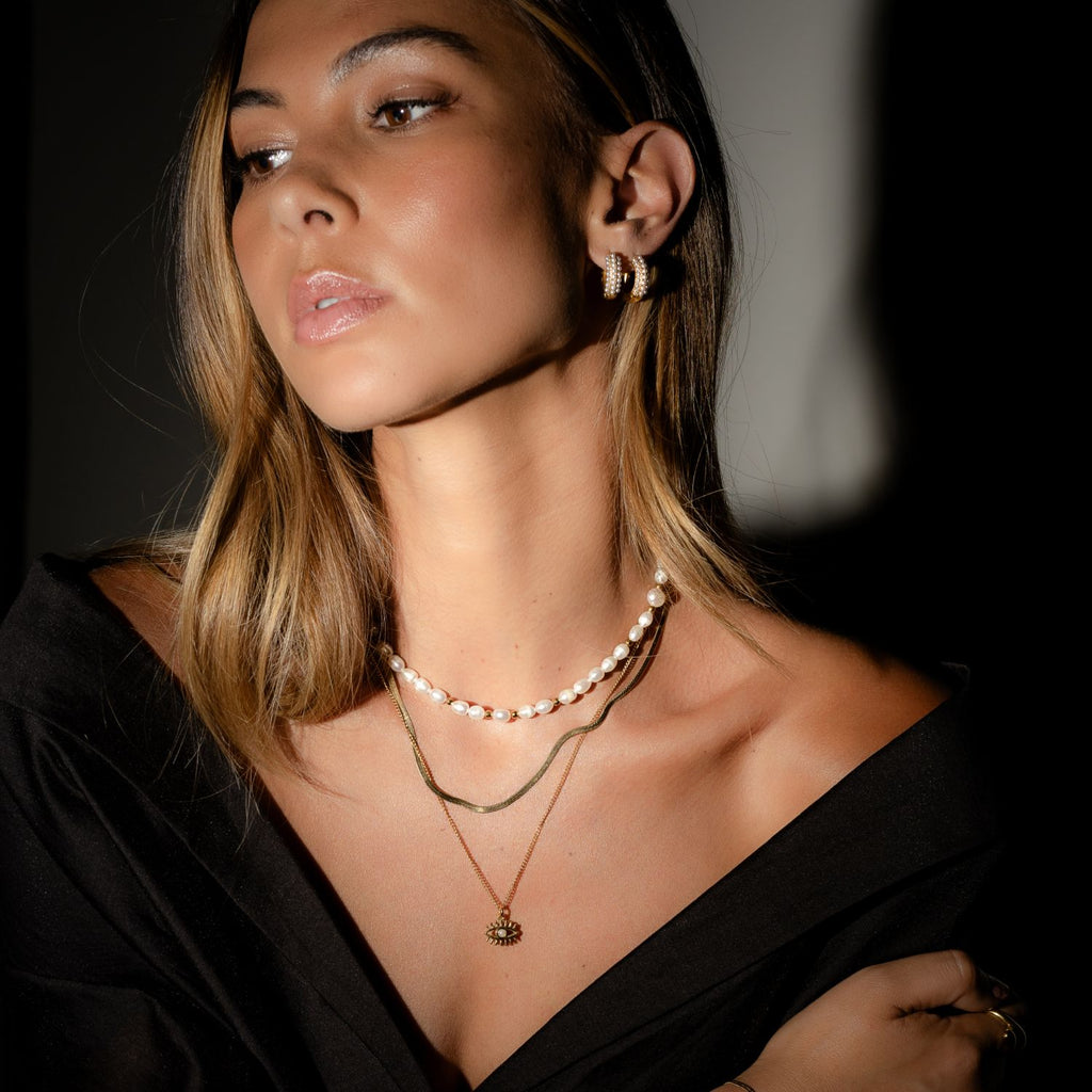 Silk & Steel Guardian necklace with pearl in 14k gold-plated stainless steel.