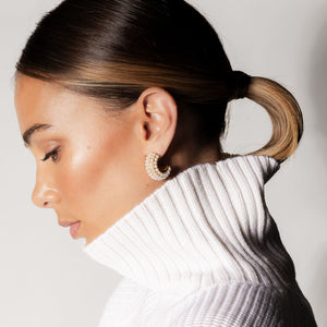 Silk & Steel Hera hoop earrings with pearls in 14k gold-plated stainless steel.