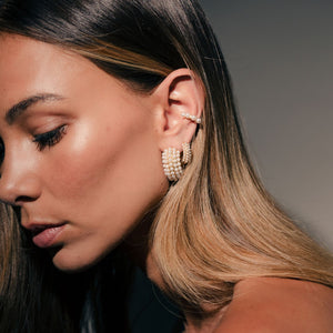 Silk & Steel Amara hoop earrings with pearls in 14k gold-plated stainless steel.