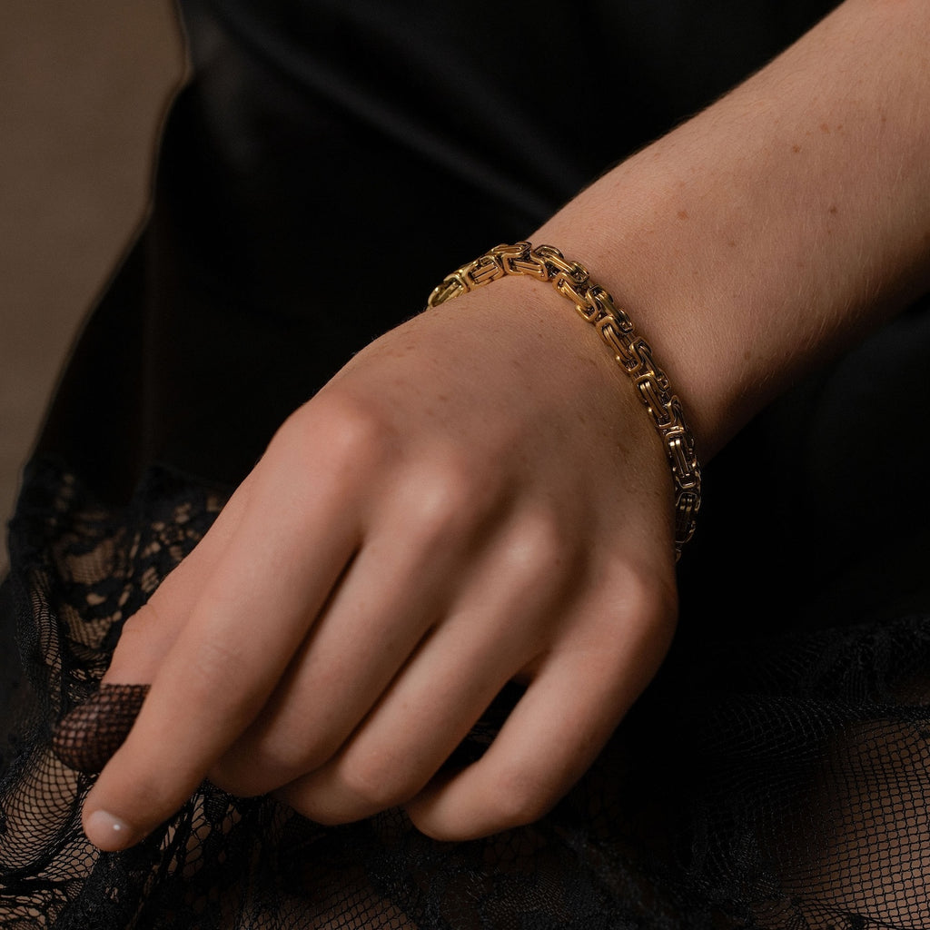 Silk & Steel Meridian Bracelet with vintage chain in 14k gold-plated stainless steel.