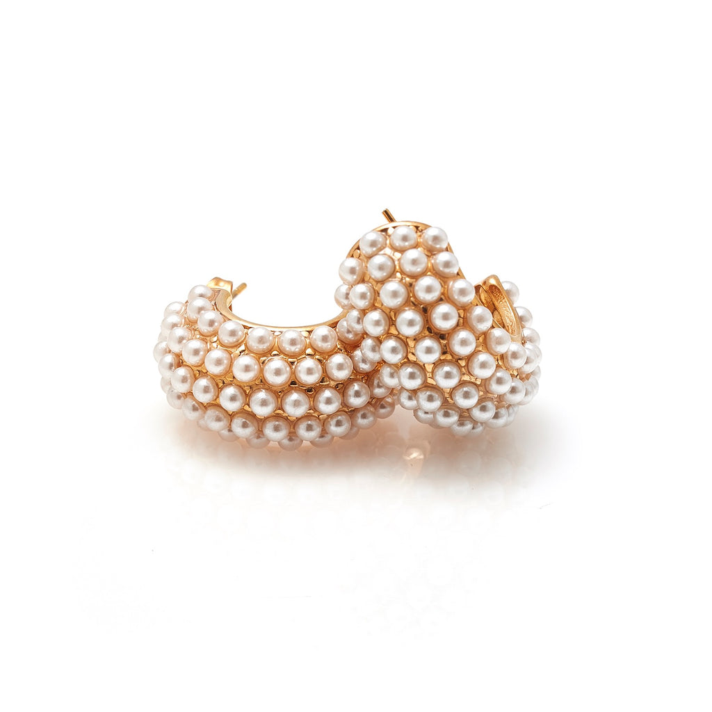 Silk & Steel Hera hoop earrings with pearls in 14k gold-plated stainless steel.