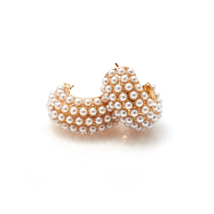 Silk & Steel Hera hoop earrings with pearls in 14k gold-plated stainless steel.