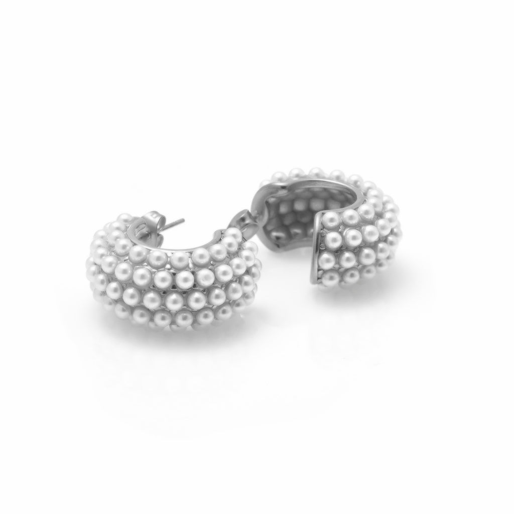 Silk & Steel Hera hoop earrings with pearls in silver stainless steel.