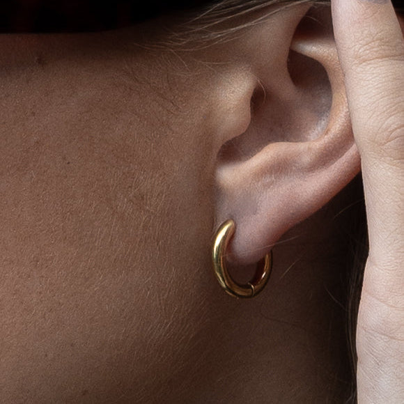 Small Classic Hoop Earrings for everyday wear. Handcrafted in 14k gold-plated stainless steel.
