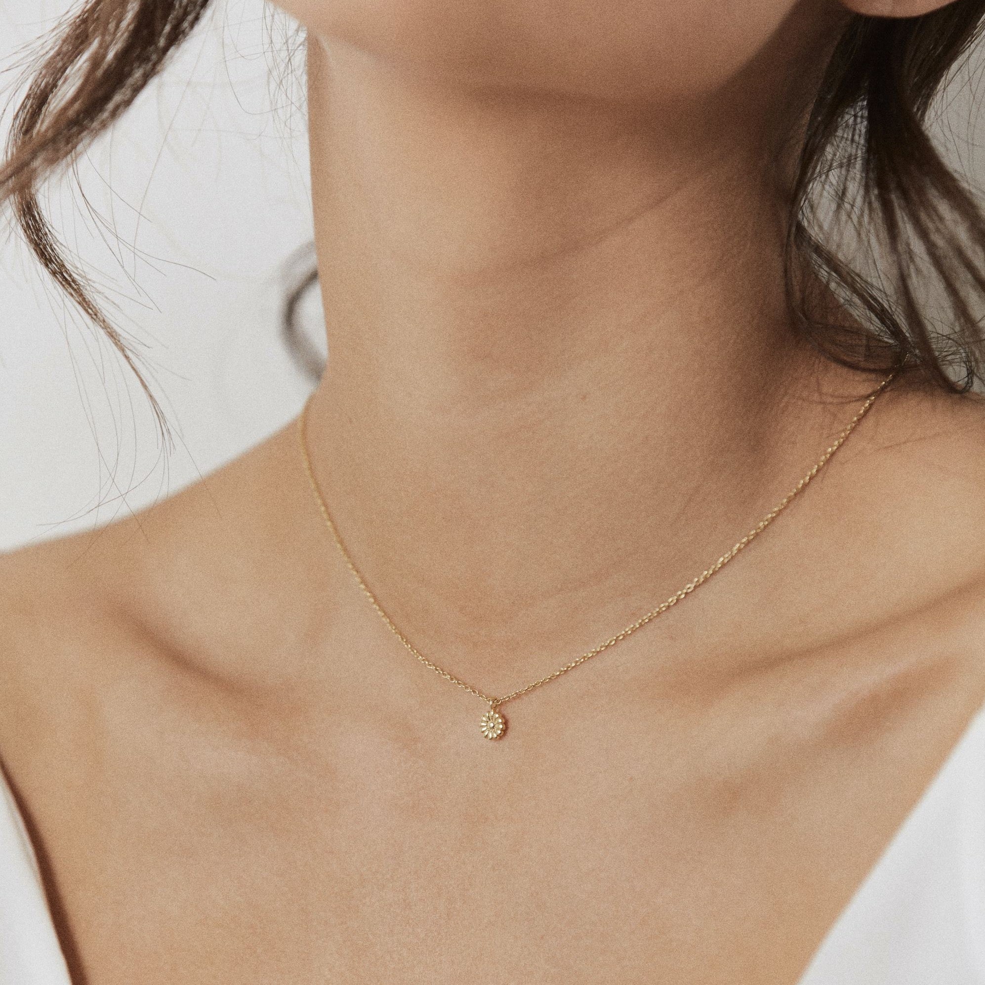 Silk & Steel Jewellery Superfine Daisy Necklace Gold