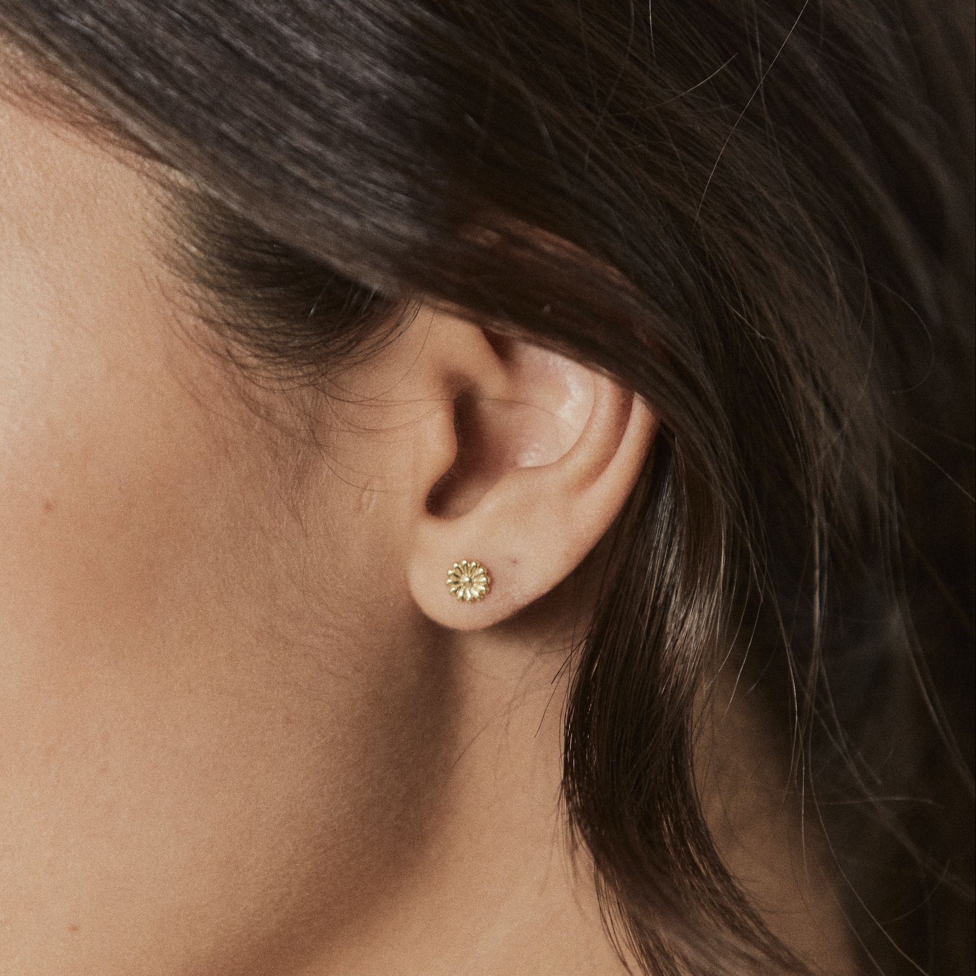 Silk & Steel Jewellery Superfine Daisy Stud Earrings Gold
